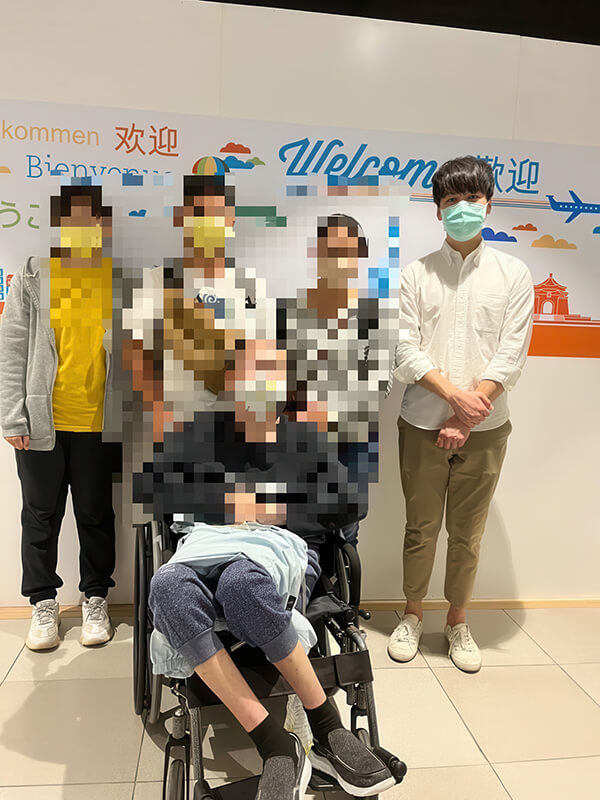 尊嚴善終協會諮詢部主任 Joseph, 陪同申請人親赴瑞士
